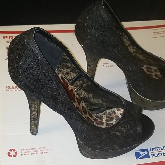 FREDERICK'S OF HOLLYWOOD 8.5 STILETTO PUMP - Picture 11 of 14